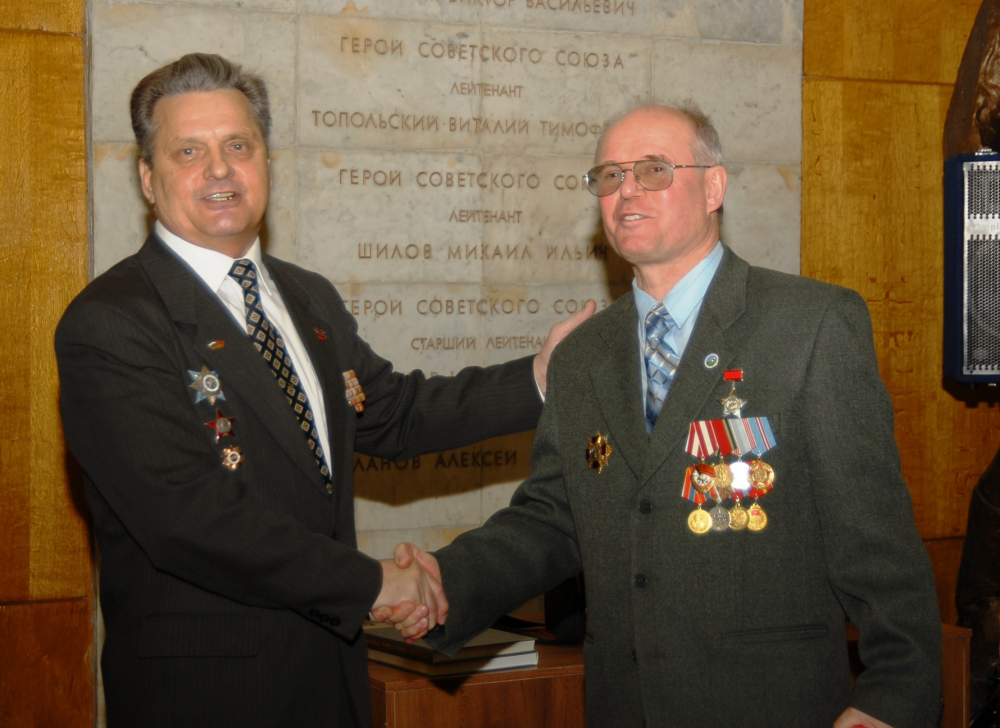Ông Nikolai Kolesnik (bên phải). Ảnh: ĐĂNG PHÁT (chụp năm 2008)