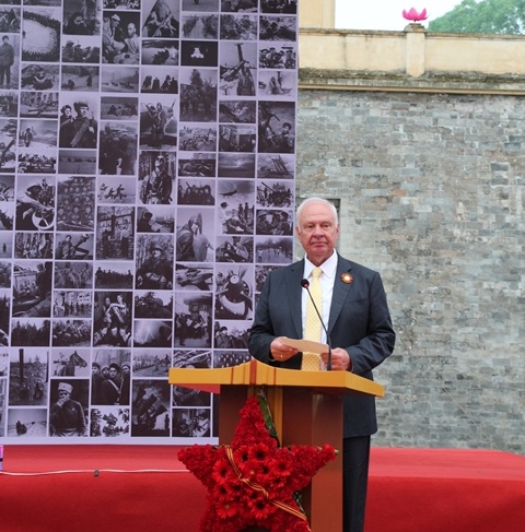 Đại sứ LB Nga tại Việt Nam Konstantin Vnukov phát biểu tại sự kiện