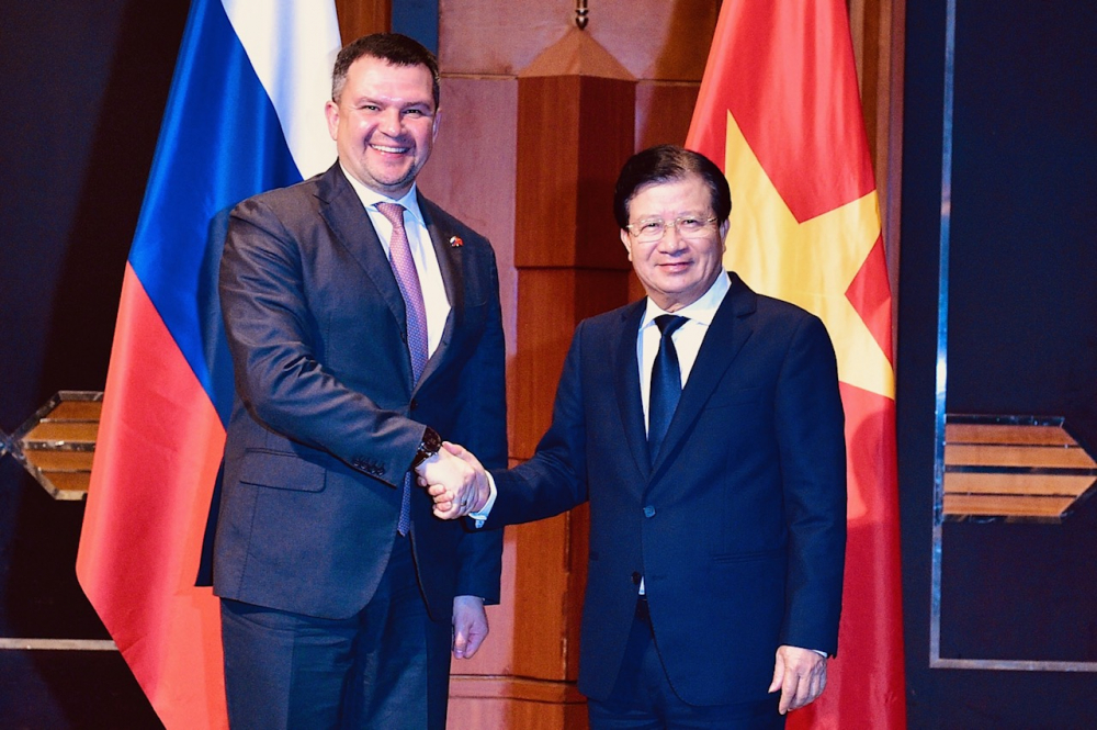 Phó Thủ tướng Trịnh Đình Dũng và Phó Thủ tướng Nga Maxim Akimov