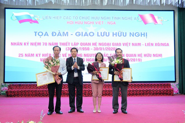 Ba Chi hội trực thuộc Hội Nghệ An được tặng Bằng khen của Chủ tịch Trung ương Hội