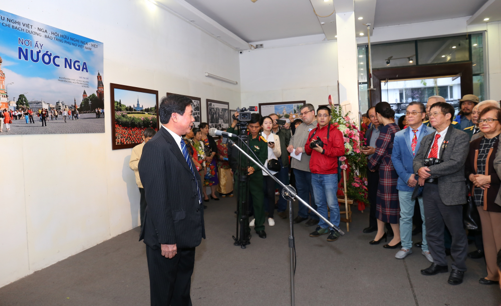 Phó Chủ tịch thường trực Hội Hữu nghị Việt-Nga Trịnh Quốc Khánh phát biểu khai mạc Triển lãm