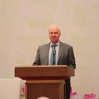 Đại sứ K. Vnukov