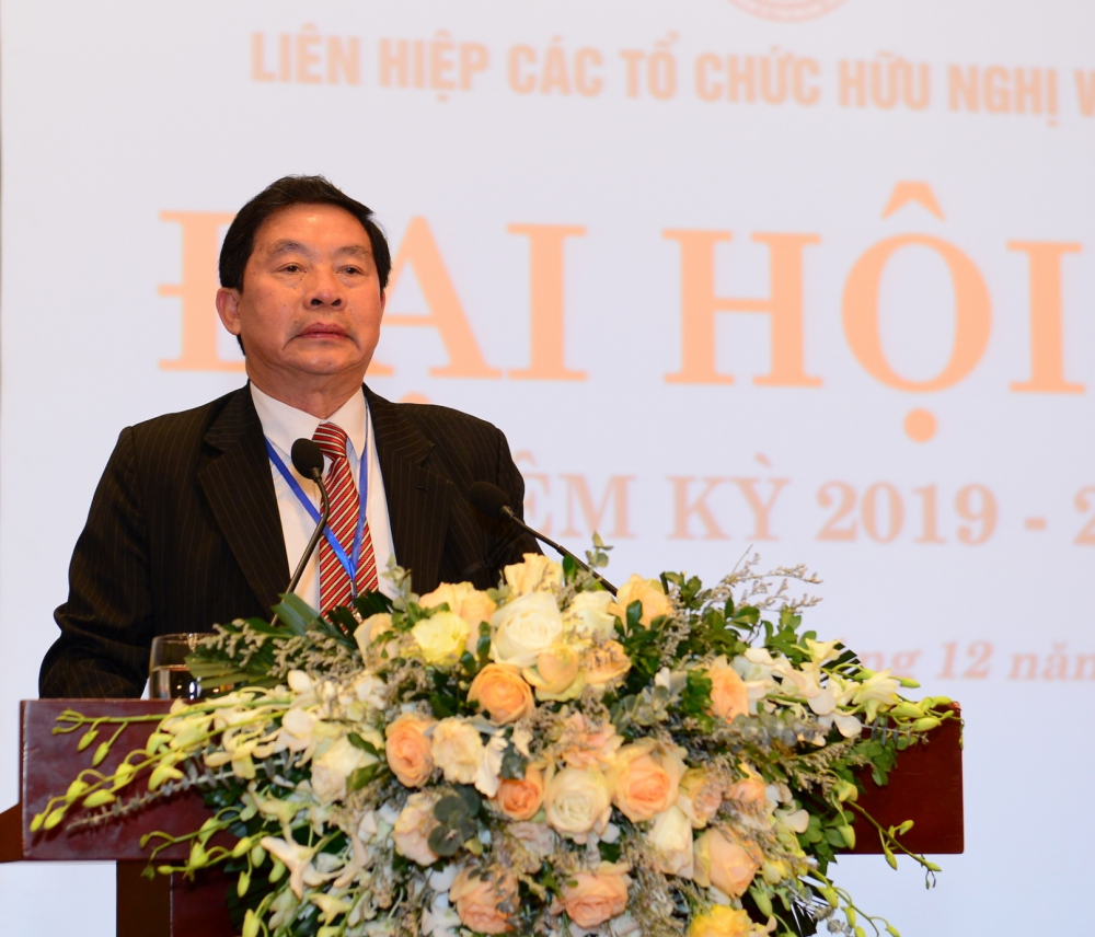 Ông Trịnh Quốc Khánh, Phó Chủ tịch thường trực Hội Hữu nghị Việt-Nga, trình bày tham luận tại Đại hội
