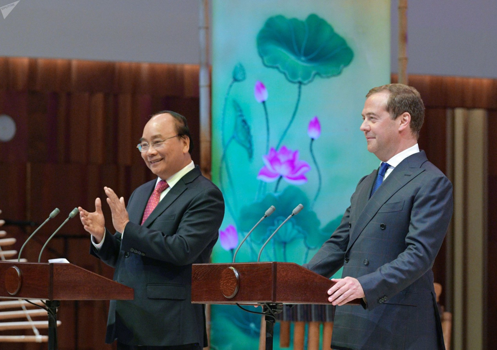Thủ tướng Nguyễn Xuân Phúc và Thủ tướng D. Medvedev tại Lễ khai mạc 
