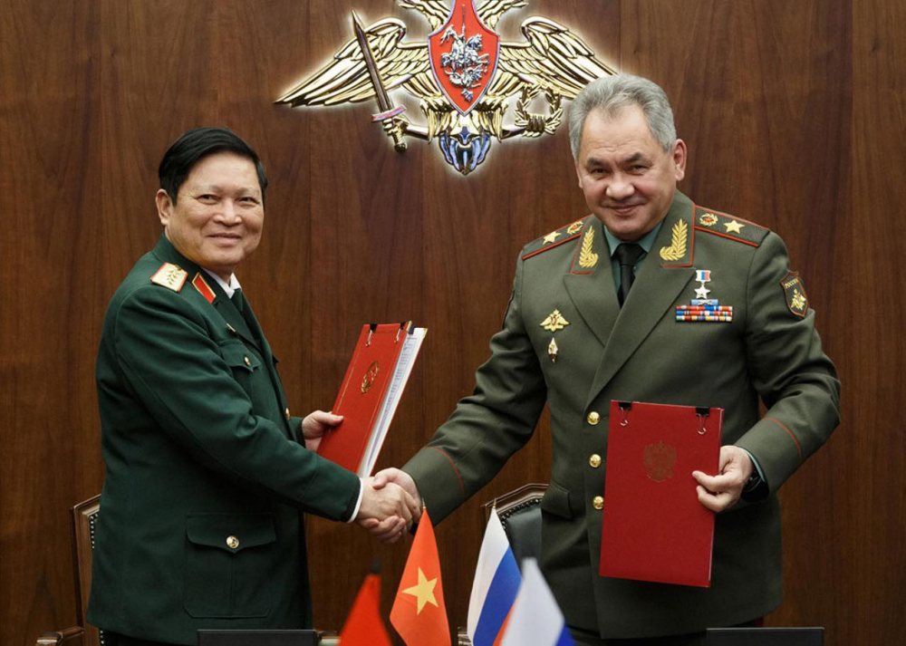 Bộ trưởng Ngô Xuân Lịch và Bộ trưởng S. Shoigu ký Tuyên bố tầm nhìn chung về quan hệ hợp tác quốc phòng Việt Nam-LB Nga giai đoạn 2020-2025
