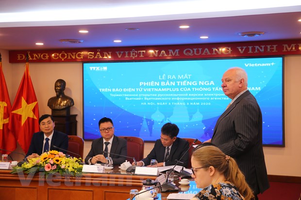 Đại sứ Đặc mệnh toàn quyền Liên bang Nga tại Việt Nam K. Vnukov phát biểu tại buổi lễ ra mắt phiên bản tiếng Nga của Vietnam Plus  