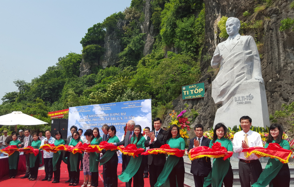 Khánh thành Tượng đài Ghéc-man Ti-tốp tại đảo Ti-tốp, Vịnh Hạ Long, ngày 14/9/2015
