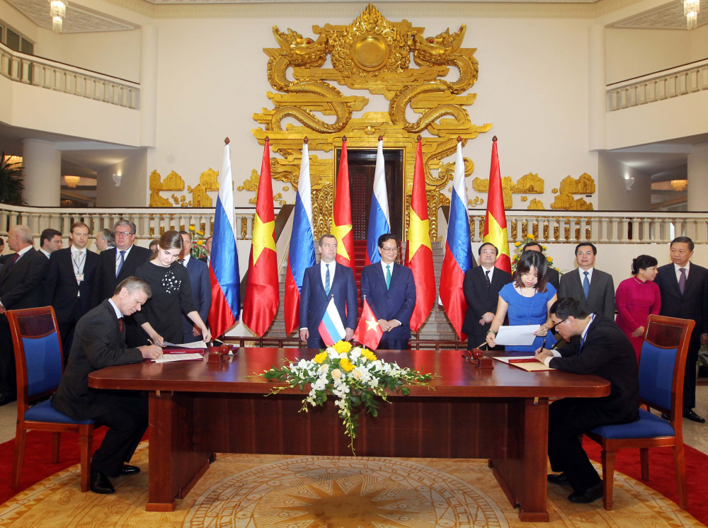 Ngày 6/4/2015, tại Hà Nội, Chủ tịch Hội Hữu nghị Việt-Nga Đào Trọng Thi và Chủ tịch Hội Hữu nghị Nga-Việt Vladimir Buyanov ký Thỏa thuận hợp tác giữa hai Hội giai đoạn 2016-2020