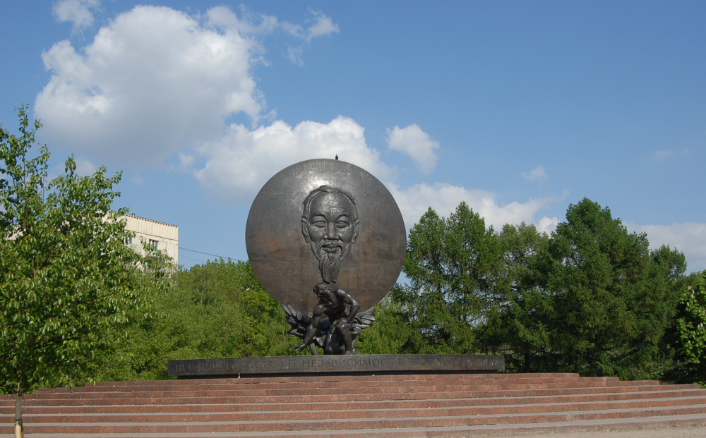 Tượng đài Chủ tịch Hồ Chí Minh trên quảng trường mang tên Người ở thủ đô Moskva, được khánh thành ngày 19/5/1990. Ảnh: ĐĂNG PHÁT