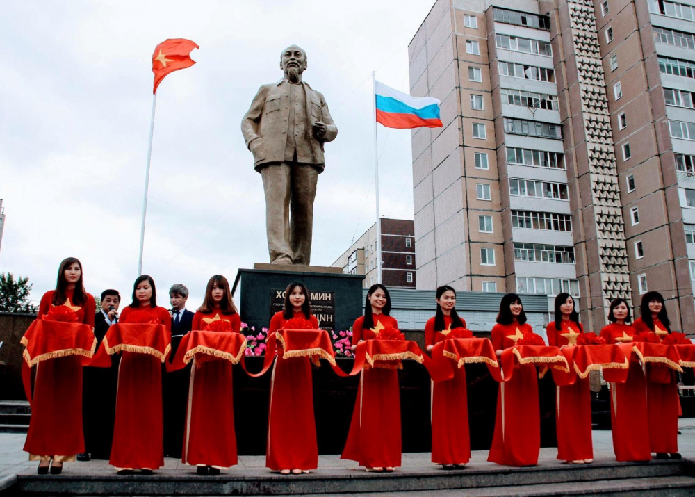 Lễ khánh thành Tượng đài Chủ tịch Hồ Chí Minh tại thành phố Ulyanovsk