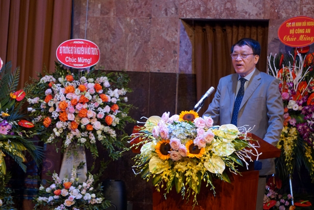 Tổng Thư ký Hội Hữu nghị Việt-Nga Nguyễn Đăng Phát giới thiệu về Kỷ niệm chương Hội Hữu nghị Việt-Nga. Ảnh: TIẾN DŨNG