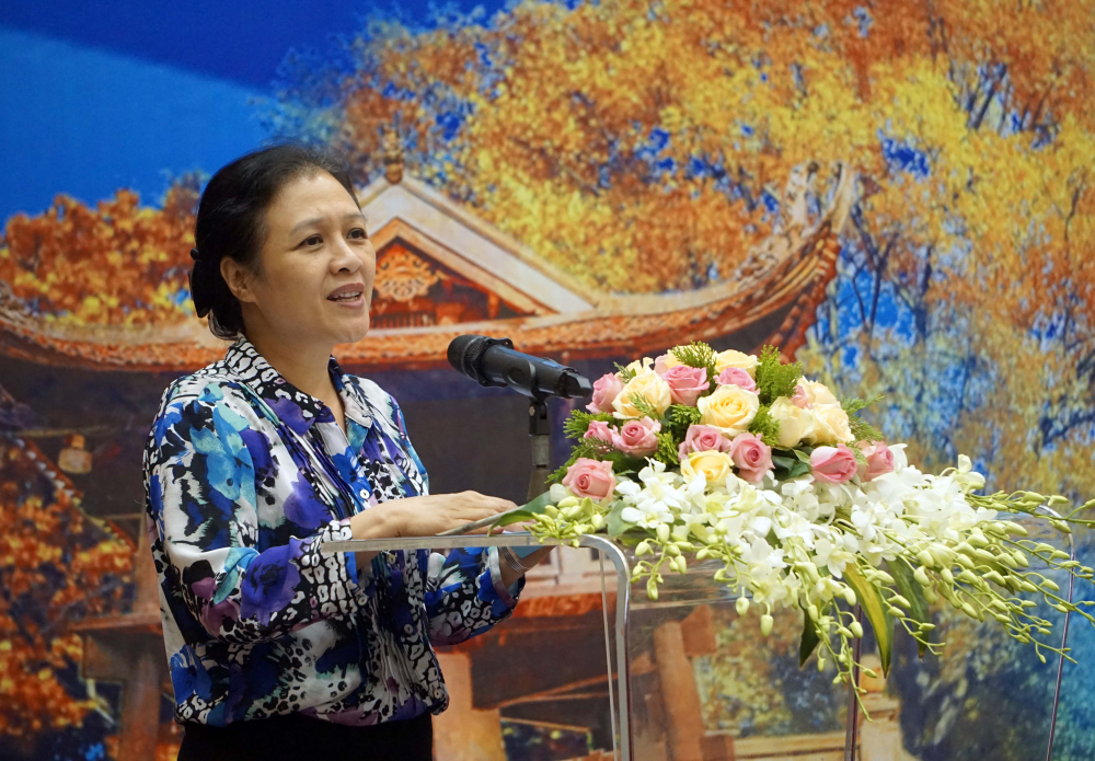 Bà Nguyễn Phương Nga - Bí thư Đảng đoàn, Chủ tịch Liên hiệp các tổ chức hữu nghị Việt Nam - phát biểu tại Hội nghị