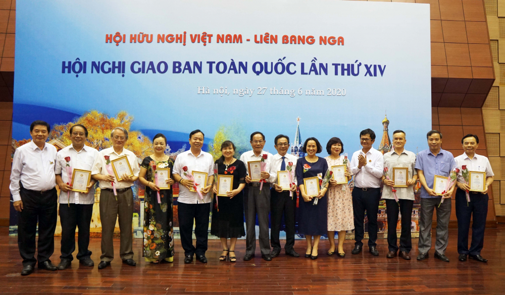 Trao tặng Kỷ niệm chương Hội Hữu nghị Việt-Nga