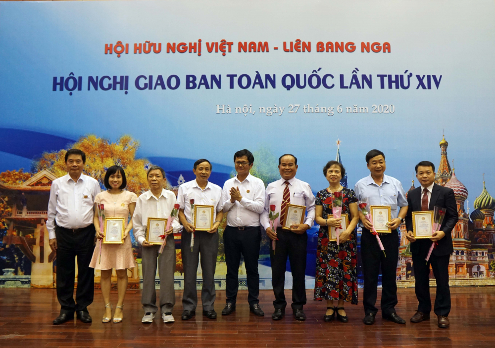 Trao tặng Kỷ niệm chương Hội Hữu nghị Việt-Nga