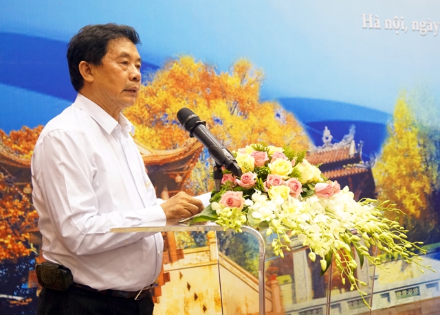 Phó Chủ tịch thường trực Hội Trịnh Quốc Khánh trình bày báo cáo tại Hội nghị