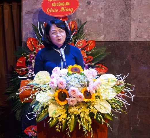 Вице-президент Данг Тхи Нгок Тхинь выступает на праздновании