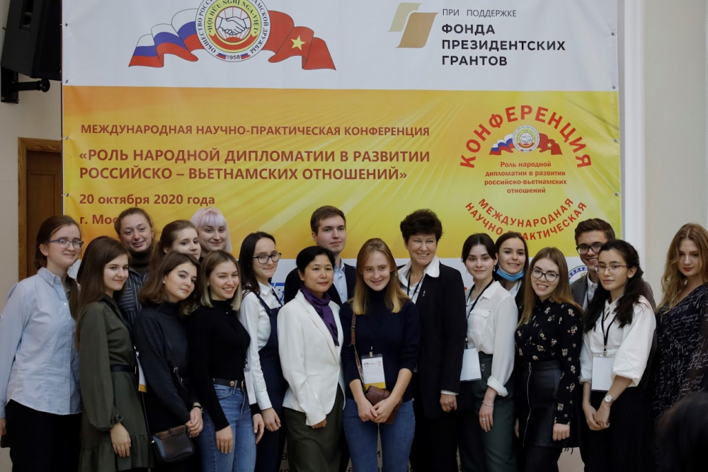 Giáo viên và sinh viên học tiếng Việt tại hội thảo ở Moskva. Ảnh: TRẦN HIẾU - TTXVN