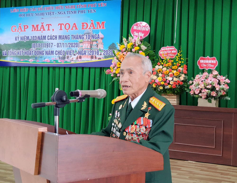 Đại tá Đặng Phi Thưởng - Anh hùng lực lượng vũ trang nhân dân, hội viên Hội Hữu nghị Việt-Nga tỉnh Phú Yên – phát biểu tại cuộc gặp mặt.