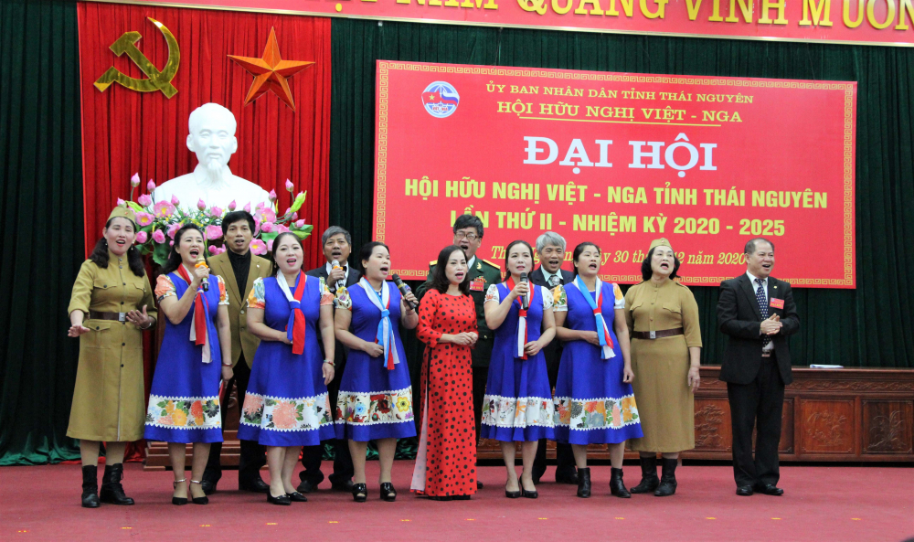 Một tiết mục biểu diễn chào mừng Đại hội của đội văn nghệ Hội Hữu nghị Việt-Nga tỉnh Thái Nguyên