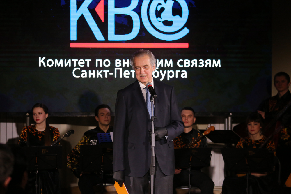 Chủ tịch Ủy ban Đối ngoại Saint Petersburg Evgheny Grigoriev phát biểu tại buổi lễ trao giải 