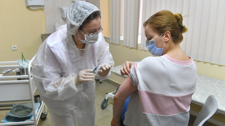 Tiêm vaccine Sputnik V tại Nga