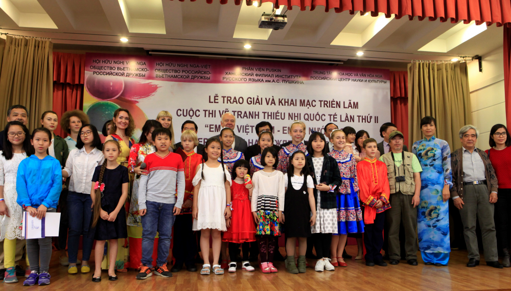 Tại Lễ trao giải Cuộc thi «Em vẽ Việt Nam - Em vẽ nước Nga» lần thứ hai ở Hà Nội