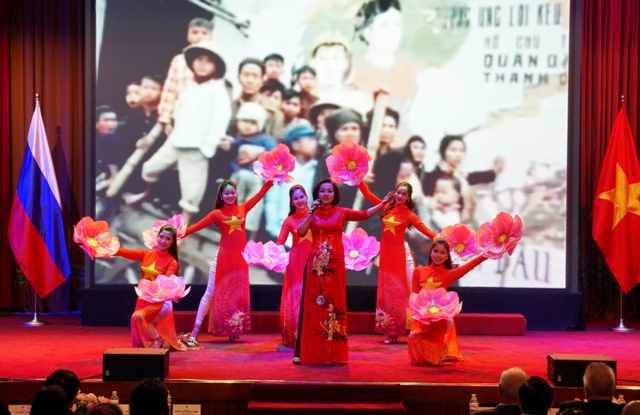 Múa hát chào mừng kỷ niệm 70 năm Ngày truyền thống Hội Hữu nghị Việt-Nga (năm 2020)