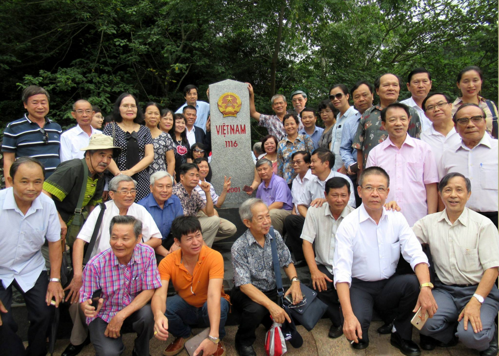 Các đại biểu tham dự Hội nghị giao ban toàn quốc lần thứ XII tại Lạng Sơn (2018) thăm vùng biên giới Việt-Trung.