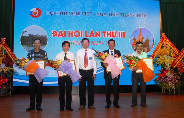 Trao Bằng khen của Trung ương Hội tặng một số cá nhân xuất sắc của Hội Hữu nghị Việt-Nga tỉnh Thanh Hóa (năm 2018)