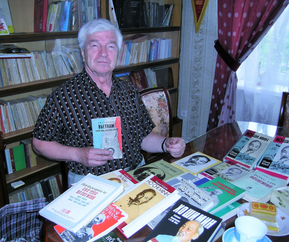 Tiến sĩ E. V. Kobelev, tác giả nhiều cuốn sách về Chủ tịch Hồ Chí Minh đã được dịch ra nhiều thứ tiếng.  Ảnh: NGUYỄN ĐĂNG PHÁT