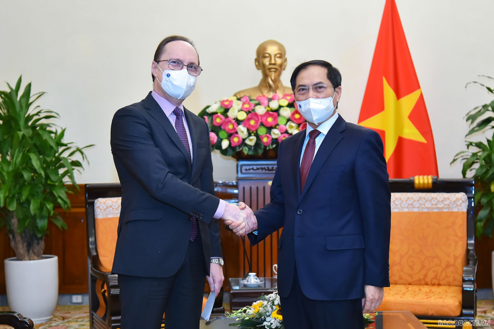Bộ trưởng Bùi Thanh Sơn tiếp Đại sứ Nga tại Việt Nam Gennady Bezdetko đến chào xã giao ngày 22/7/2021.