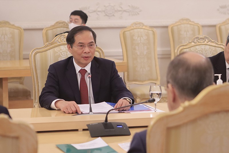 Bộ trưởng Ngoại giao Bùi Thanh Sơn trong cuộc hội đàm với Bộ trưởng Ngoại giao Nga  Ảnh: BỘ NGOẠI GIAO NGA
