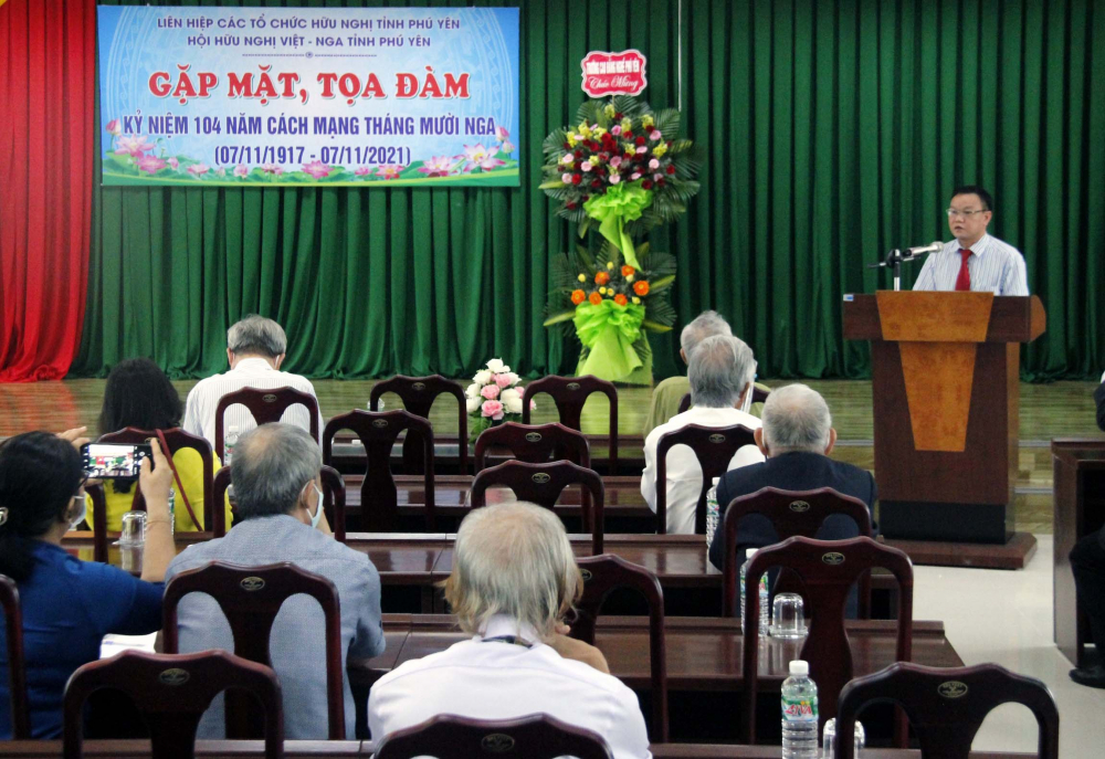 Ông Đào Mỹ, Tỉnh ủy viên, Phó chủ tịch UBND tỉnh Phú Yên, phát biểu trong cuộc gặp mặt, tọa đàm.