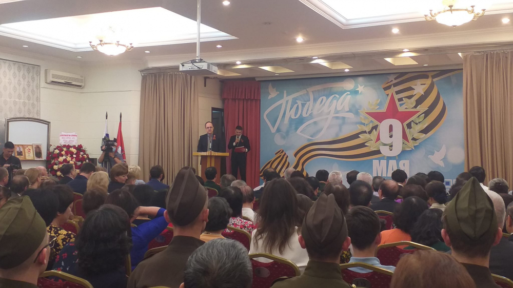 Đại sứ Nga tại Việt Nam G. Bezdetko phát biểu tại cuộc họp mặt kỷ niệm Ngày Chiến thắng