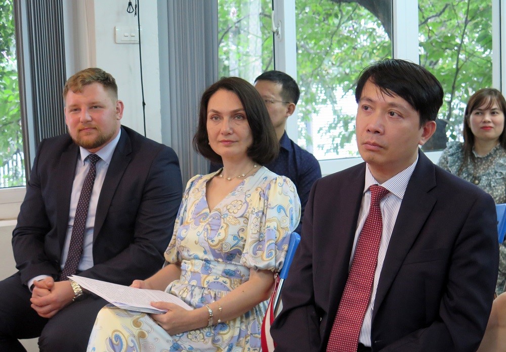Đại biểu Nga và Việt Nam tham dự buổi tổng kết, trao giải
