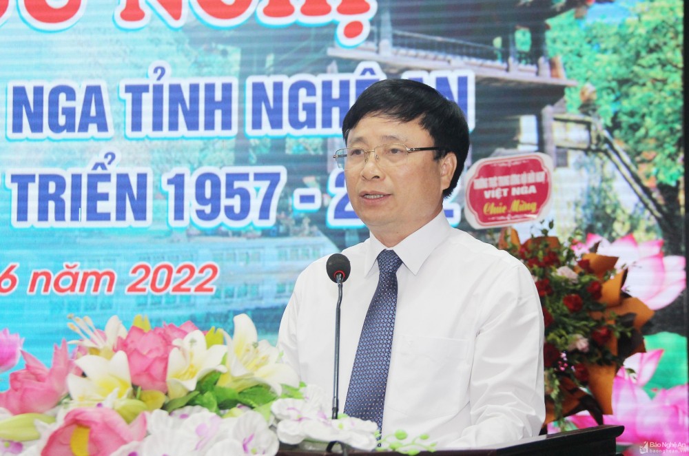 Ông Bùi Đình Long - Phó Chủ tịch Uỷ ban nhân dân tỉnh Nghệ An, phát biểu tại cuộc gặp