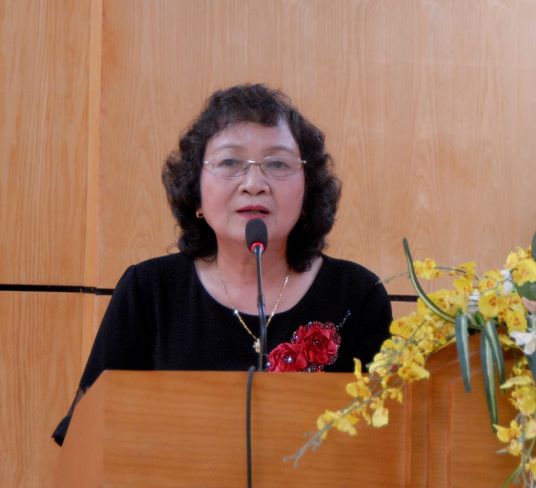 Chủ tịch Hội Hữu nghị Việt - Nga tỉnh Bắc Giang Nguyễn Thị Kim Oanh phát biểu tại hội nghị
