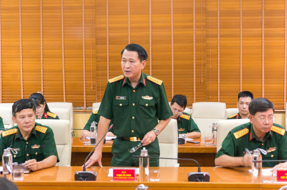 Đại tá Phạm Hải Châu, Phó Cục trưởng Cục Cứu hộ-Cứu nạn, phát biểu tại buổi lễ bàn giao xe.  Ảnh: NINH TIẾN