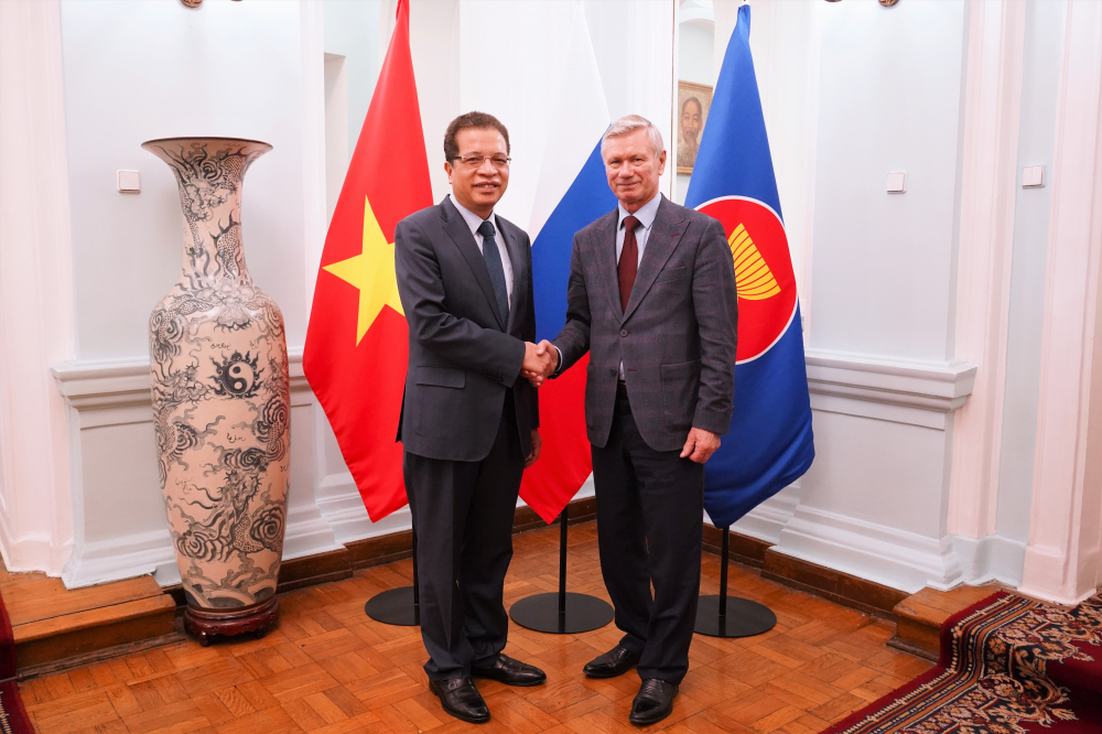 Đại sứ Đặng Minh Khôi và Chủ tịch Hội Hữu nghị Nga-Việt Vladimir Buyanov