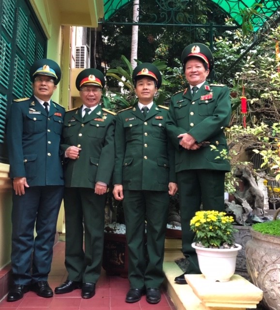 Đại tá Trần Nam Chuẩn (thứ hai từ phải sang)