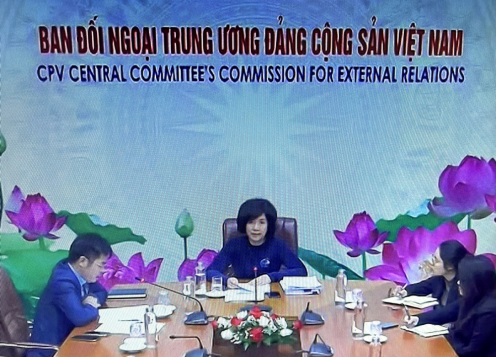 Phó Trưởng ban Đối ngoại Trung ương Nguyễn Thị Hoàng Vân phát biểu tại điểm cầu Hà Nội