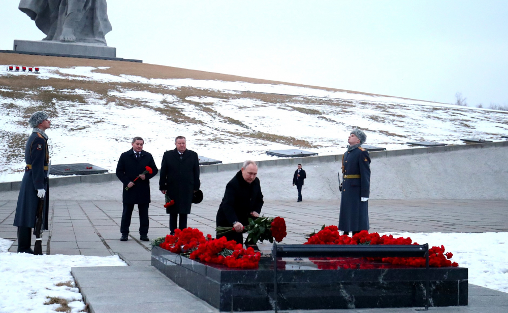 Tổng thống Putin đặt hoa bên mộ, viếng Nguyên soái Liên Xô Vasily Chuikov,
