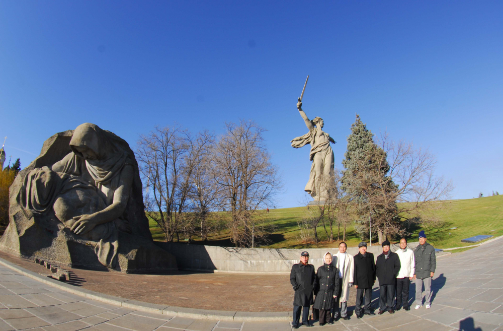 Đoàn đại biểu Hội Hữu nghị Việt - Nga thăm khu bảo tàng tưởng niệm quốc gia 