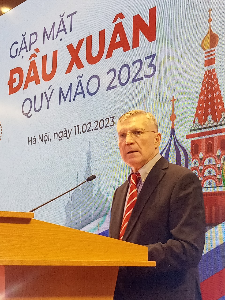 Ông Viktor Stepanov, Bí thư thứ nhất ĐSQ LB Nga tại Việt Nam, Giám đốc Trung tâm Khoa học và Văn hoá Nga tại Hà Nội, phát biểu tại cuộc gặp.