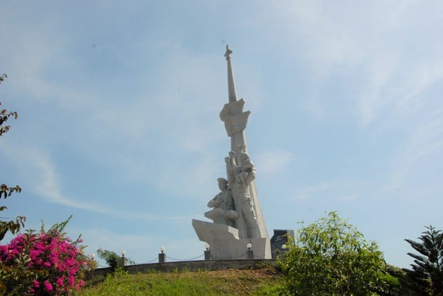 Tượng đài quân nhân Việt Nam, Liên Xô, LB Nga hy sinh vì hòa bình và ổn định trong khu vực tại thành phố Nha Trang, tỉnh Khánh Hòa