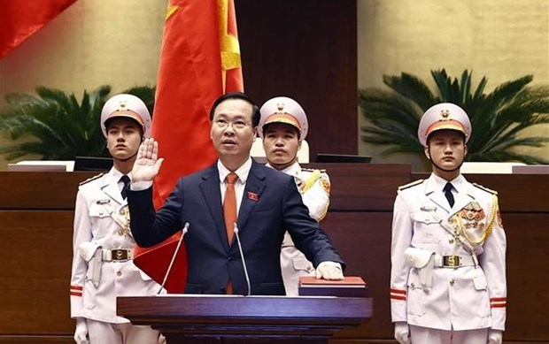 Президент Во Ван Тхыонг принимает присягу.   (Фото: ВИА)