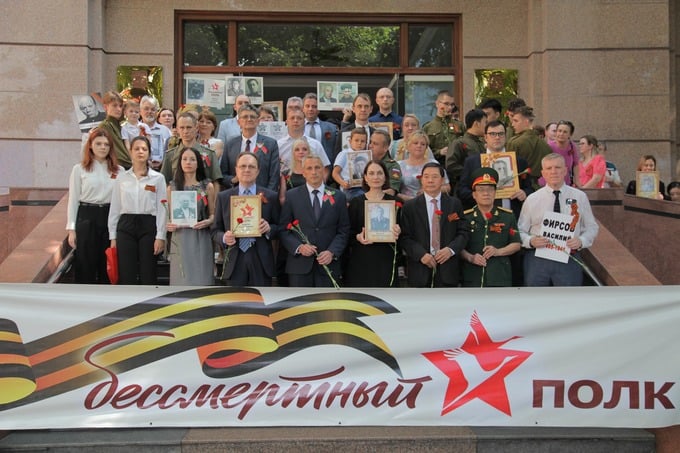 Các đại biểu tham gia hoạt động Binh đoàn bất tử tại Trung tâm Khoa học và Văn hoá Nga ở Hà Nội