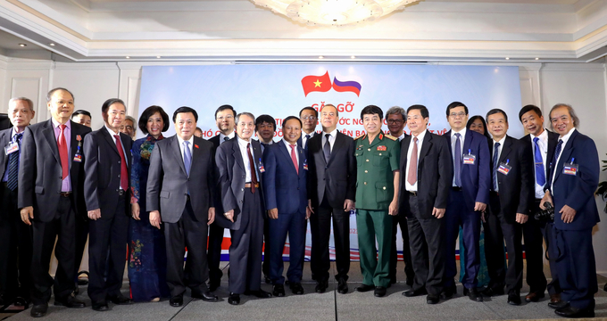 Các đại biểu Việt Nam và Nga tham dự cuộc gặp chụp ảnh kỷ niệm   Ảnh: TTXVN