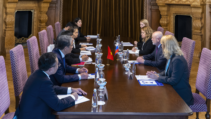 Cuộc gặp giữa Thứ trưởng thường trực Bộ Ngoại giao Nguyễn Minh Vũ và Viện trưởng Viện Nghiên cứu chiến lược Nga, cựu Thủ tướng Liên bang Nga Mikhail Fradkov