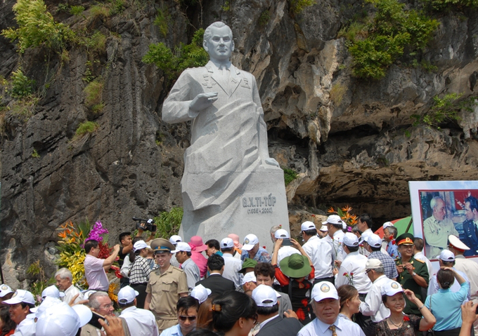 Khánh thành tượng đài G. Ti-tốp trên đảo mang tên ông ở Vịnh Hạ Long ngày 14/9/2015